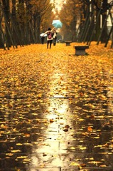 我在金黄的树下—情感.jpg