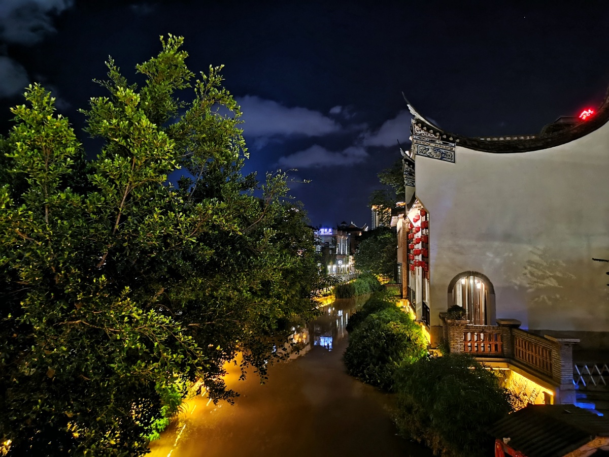 夜晚的上下杭静谧布满古城