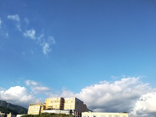 588743