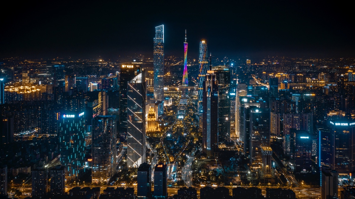 赛博朋克天环双鱼75夜幕下的广州如同一座充满科幻感的未来都市