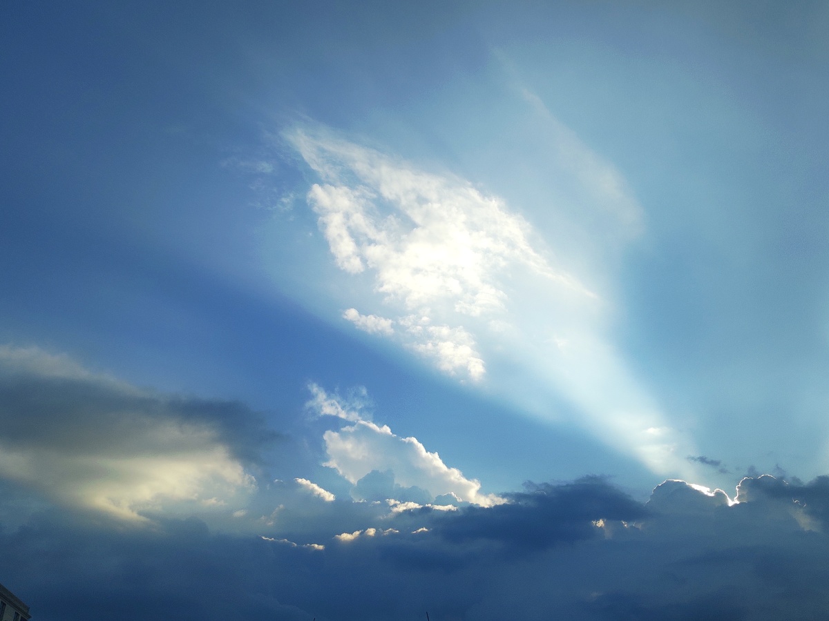 当丁达尔效应出现时光就有了形状