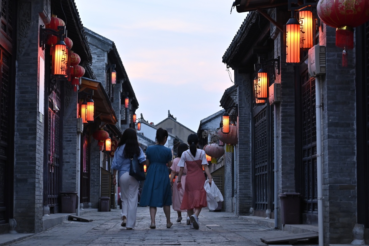 河下古镇估衣街游客