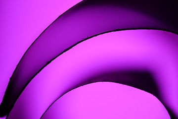 384593
