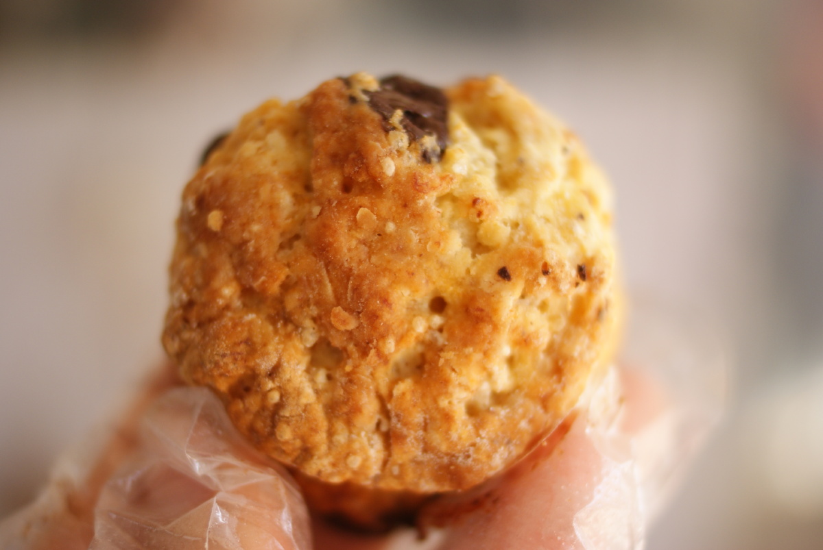 做的巧克力香蕉司康70黑巧克力配上熟透的香蕉还有发酵的黄油非常美味