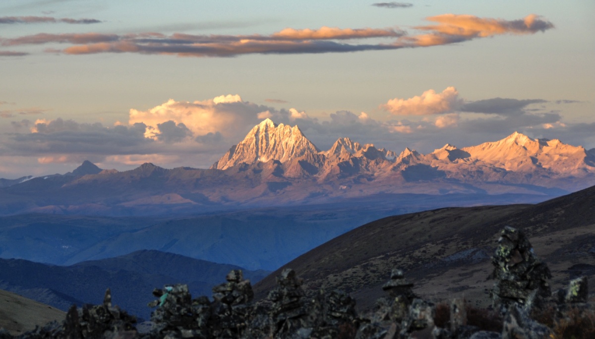 川西蜀山贡嘎仙乃日夏诺多吉央迈勇雅拉格聂神山