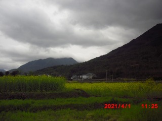 389870