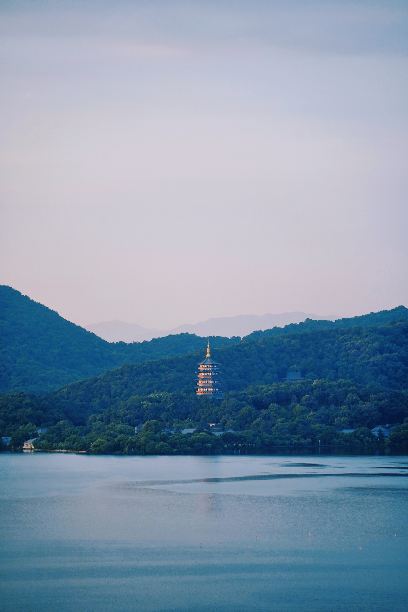 清晨的杭州西湖