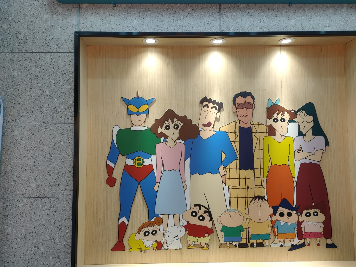 "麻麻~你回来了~"野原一家还有可爱的邻居老师们永