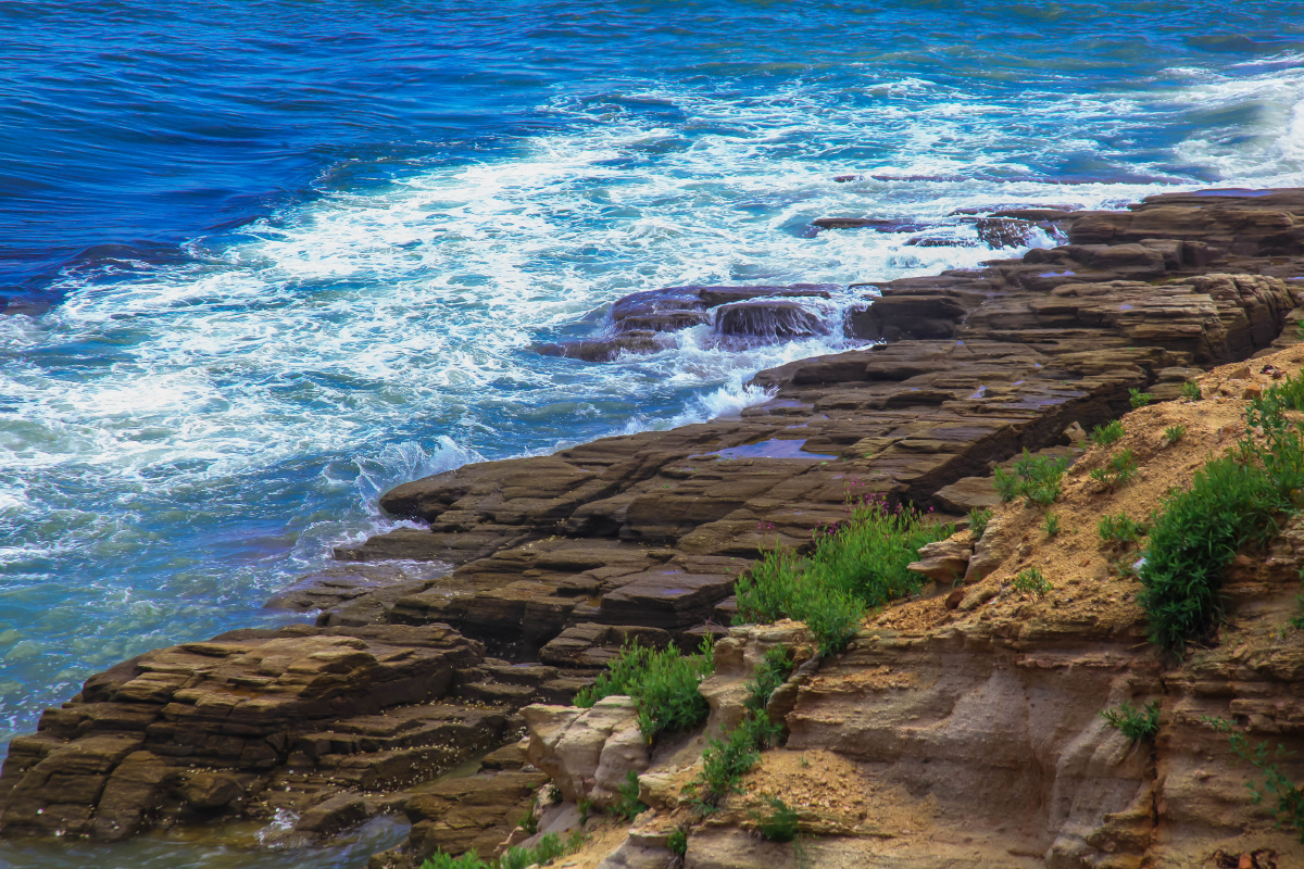 大海会书写礁石的故事