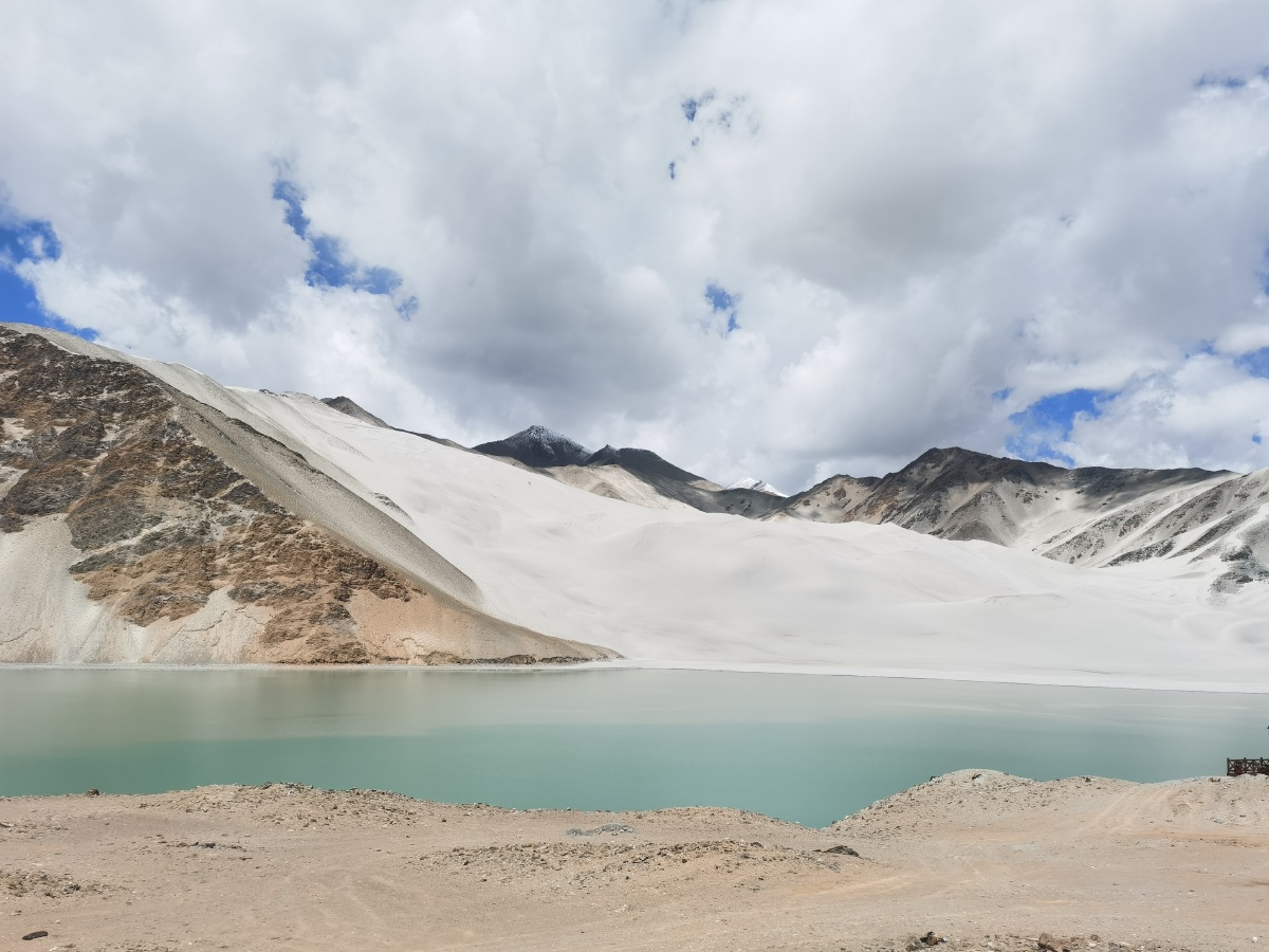 美丽的白沙山与沙悟净的流沙河