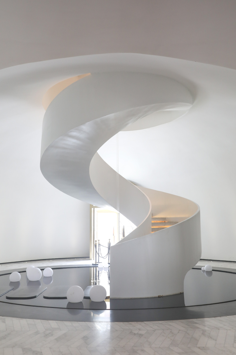 摩卡艺术中心北京小众纯白空间艺术楼梯