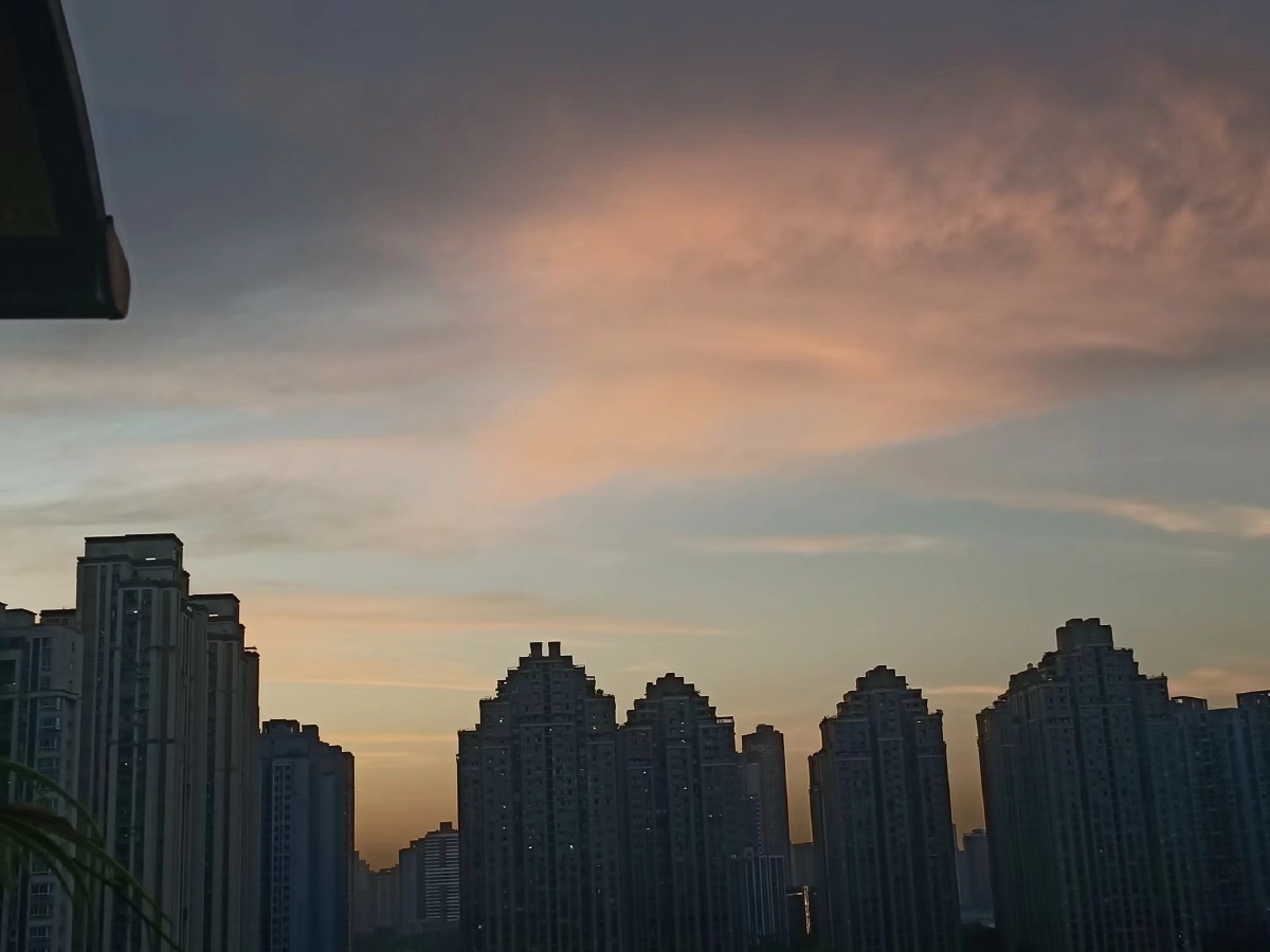 家外面的黑天真美疫情快点过去