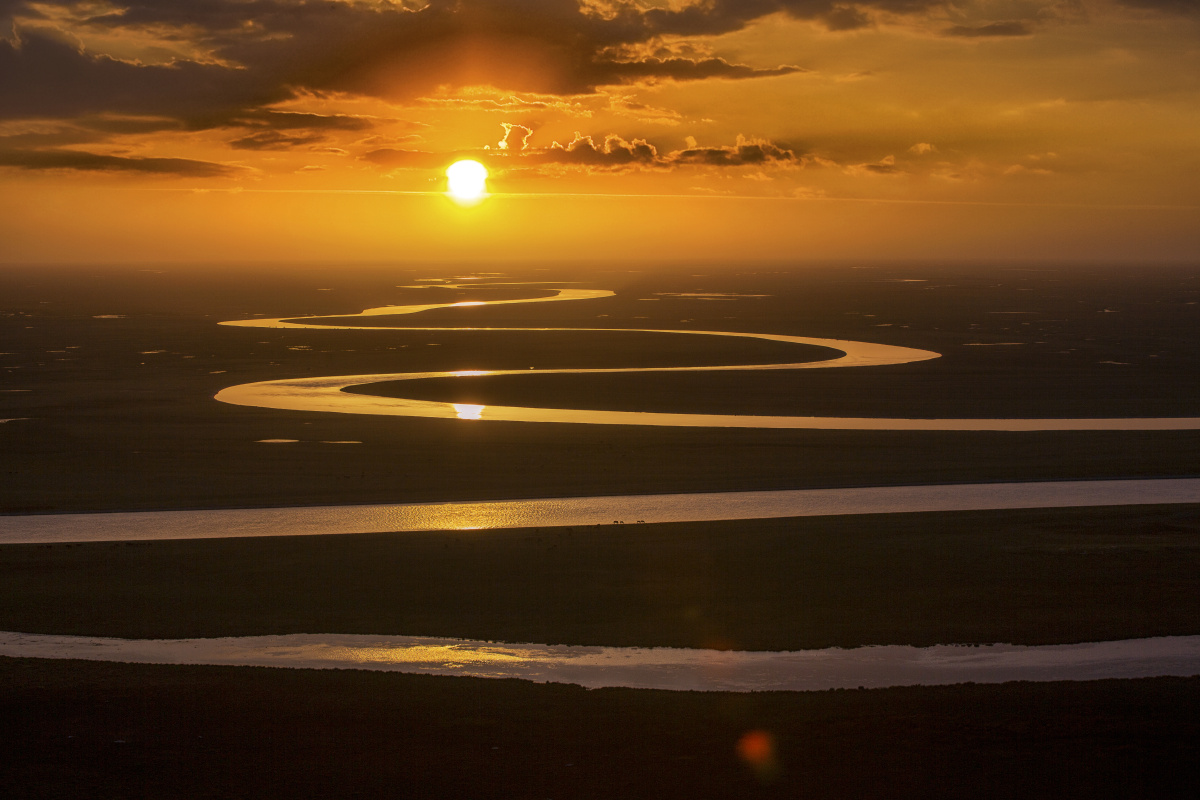 夕阳下的九曲十八弯
