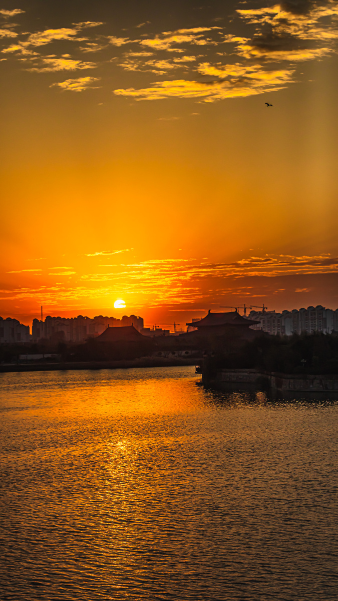 商丘古城环湖朝阳美景