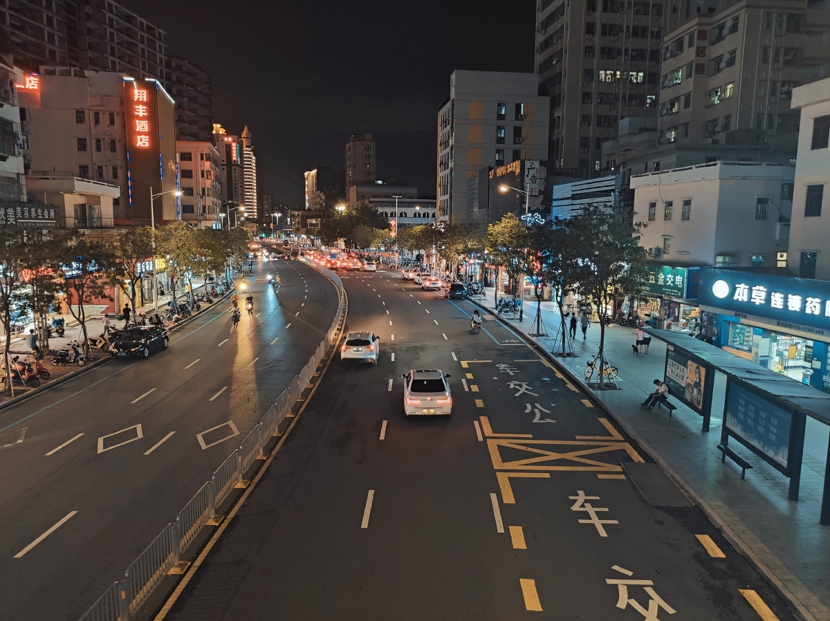 夜色深圳沙井的一个街景小角落