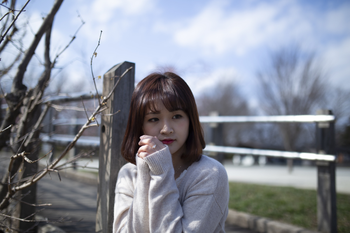 可爱女生室外写真原图,未调色 - 悦图分享 - 图虫