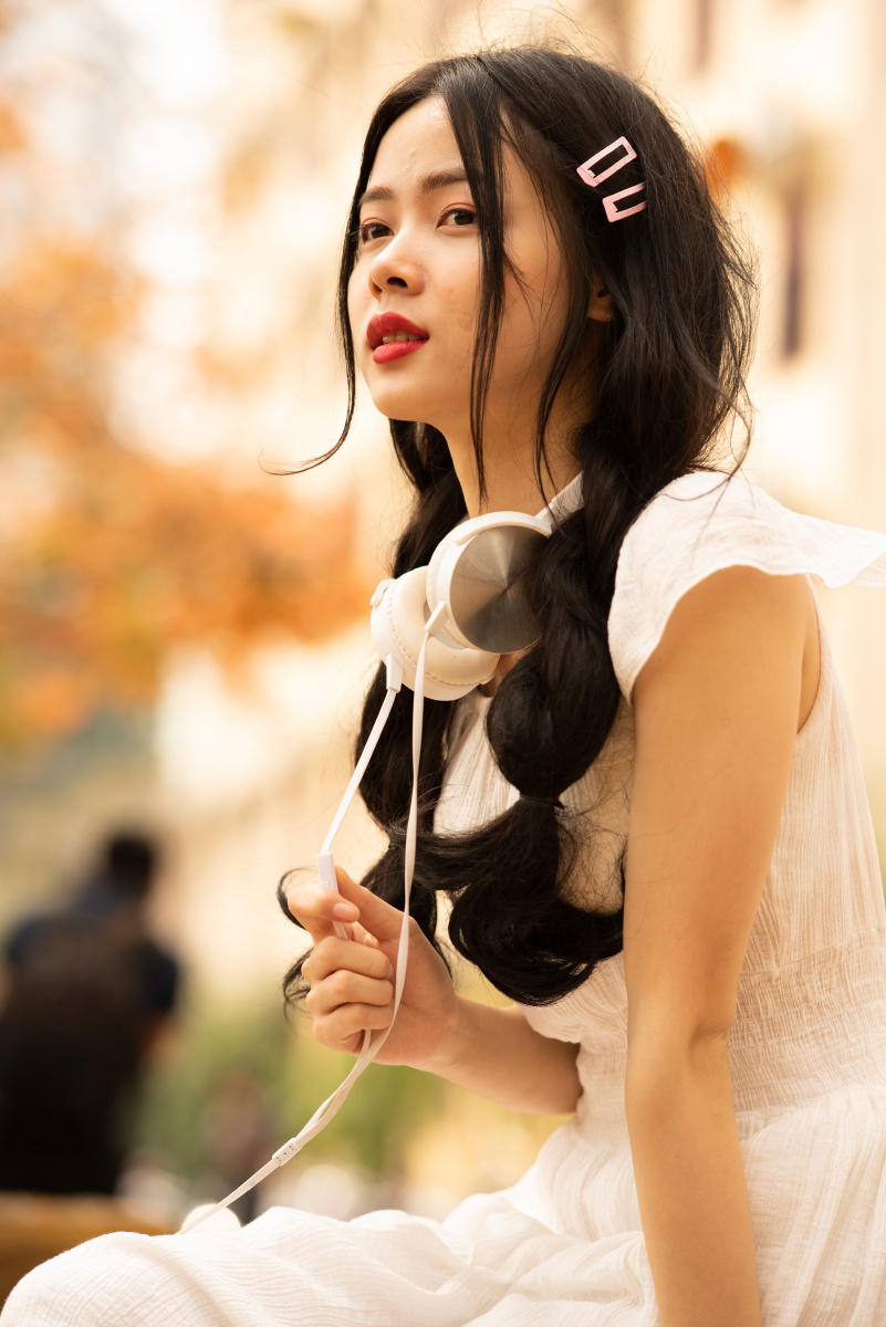 听歌少女唯美写真 - 悦图分享