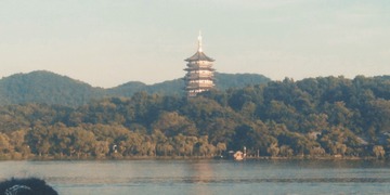 1563217
