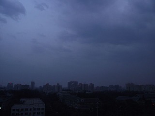 雨夜前阳台