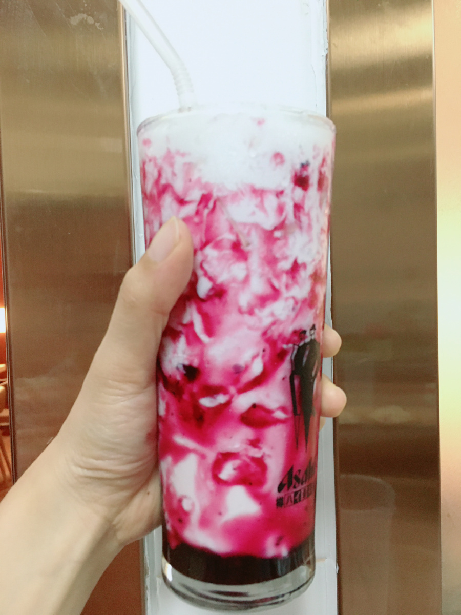 这个夏天,来一杯蓝莓脏脏奶茶,清凉一下