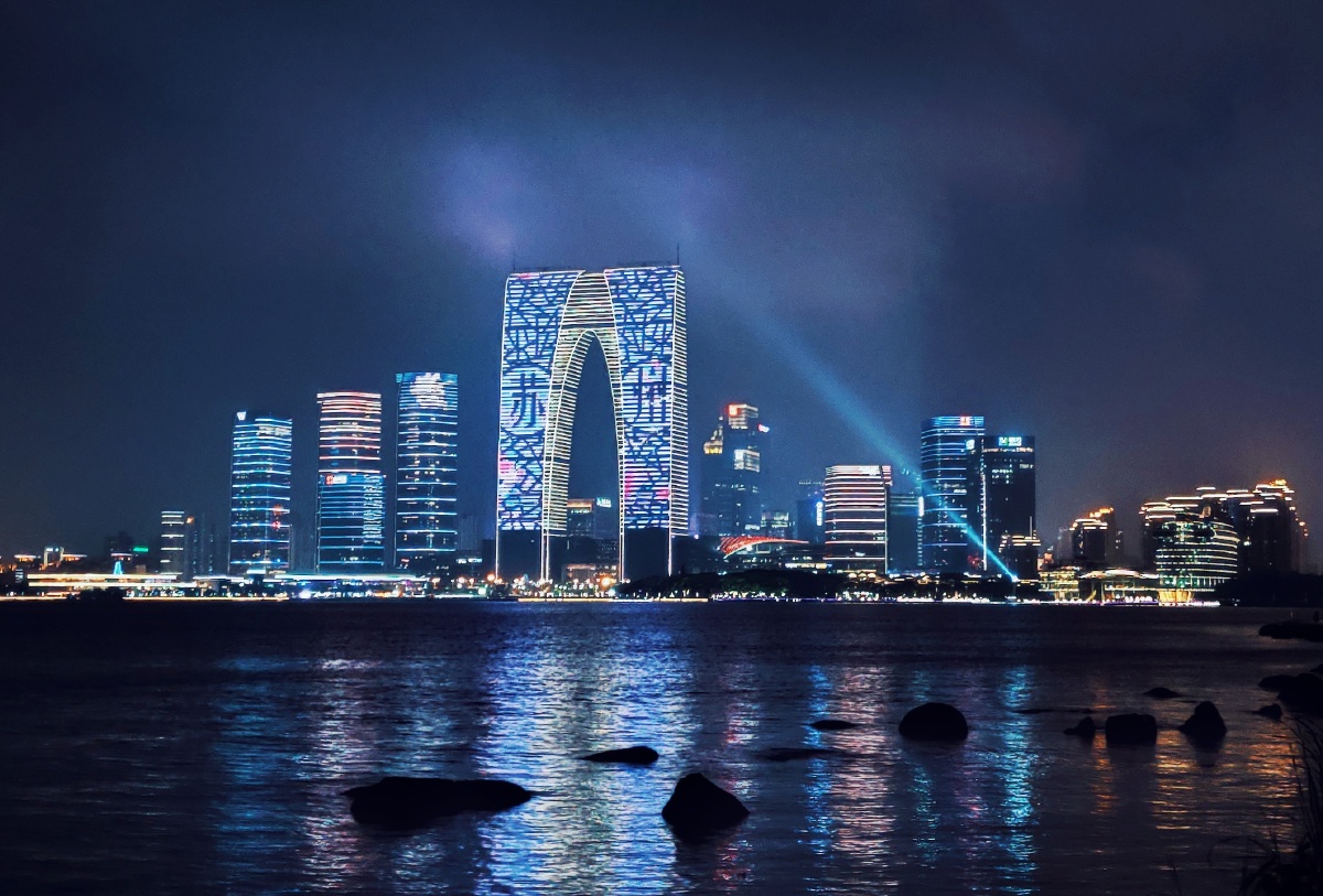 苏州天际线灯光秀远眺金鸡湖湖西cbd东方之门滨海都市的即视感