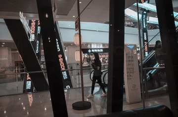 978350