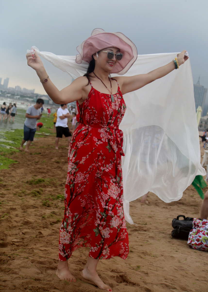 大妈海边写真 - 青岛晖哥