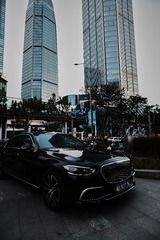 439003