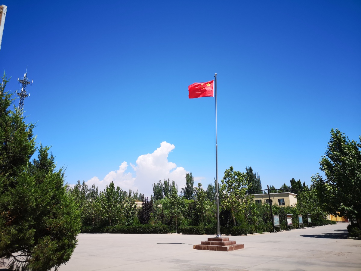 大兴西北红旗飘扬