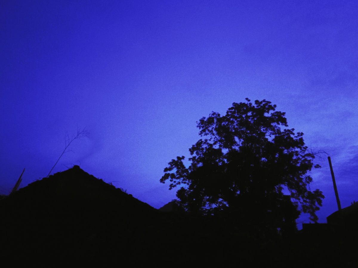 安静的乡村夜幕