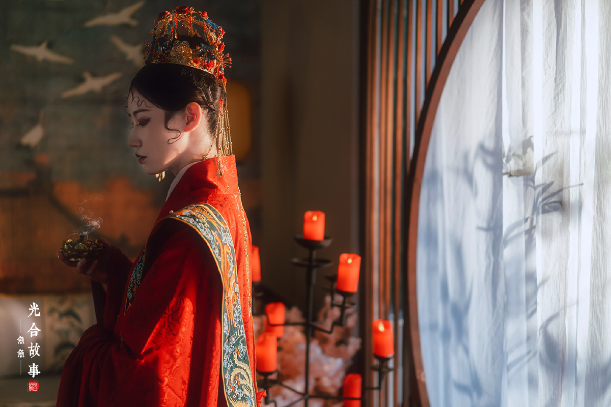 芙蓉不及美人妆水殿风来珠翠香