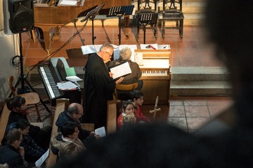 163104