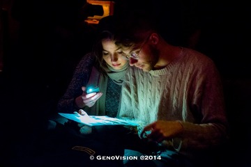 夜读 Reading in the light