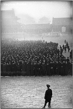 Henri Cartier-Bresson_Cina, Pechino. Truppe comuniste<br />
