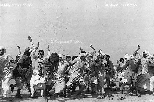 Henri Cartier-Bresson_India, regione del Punjab. Rifugiati in un campo a Kurukshetra<br />
