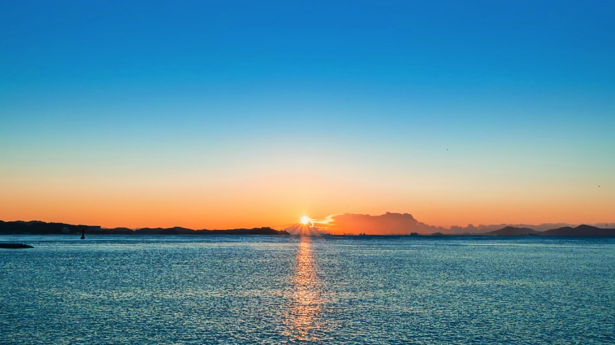 海面一道晨光