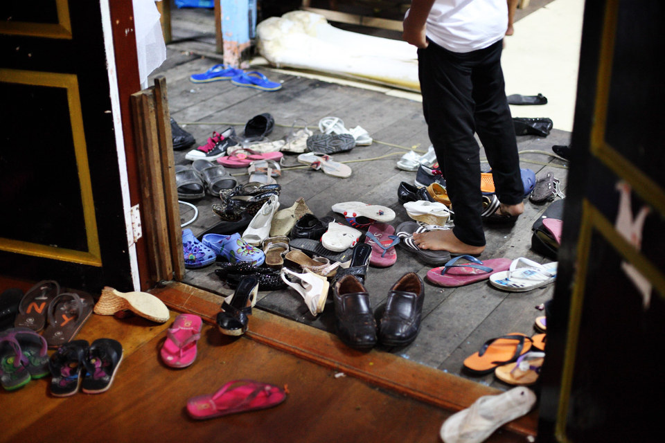 随性的文莱人 br /> 根据当地人的习惯,进屋要脱鞋.