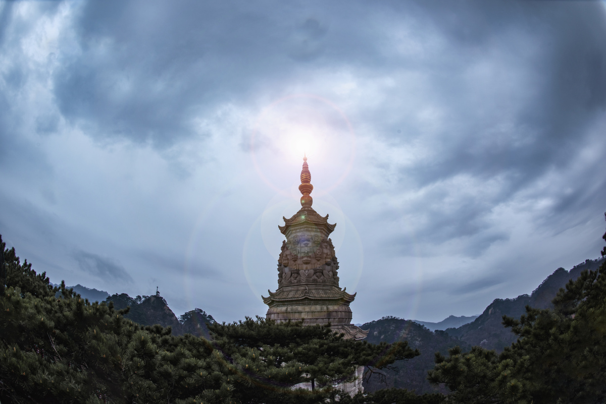 雨拍千山大佛寺