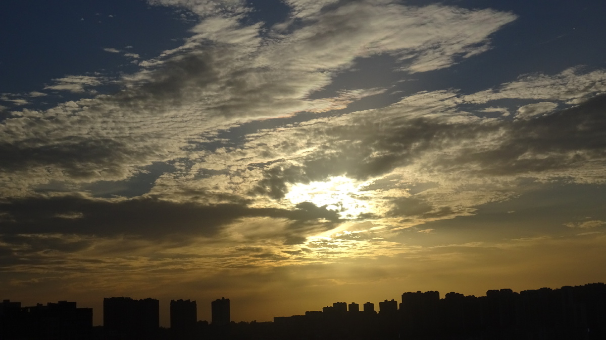 拍摄于20210606夏四川破晓黎明