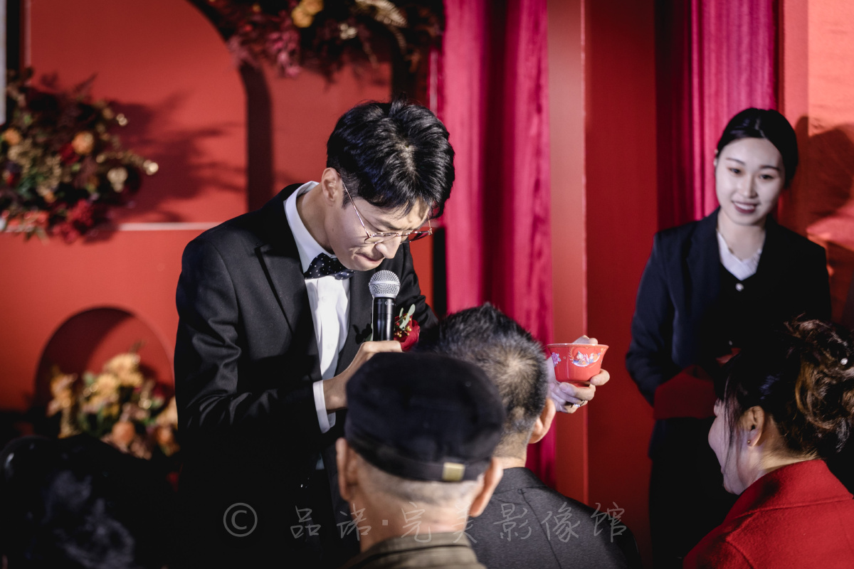 为8090年代青春时期的网红鼻祖双喜哥记录婚礼祝福