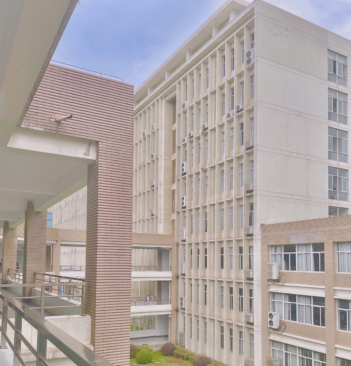 中南民大的教学楼简直是从漫画里出来的吧