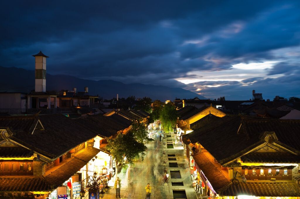 大理古城，匆匆的人流<br />
