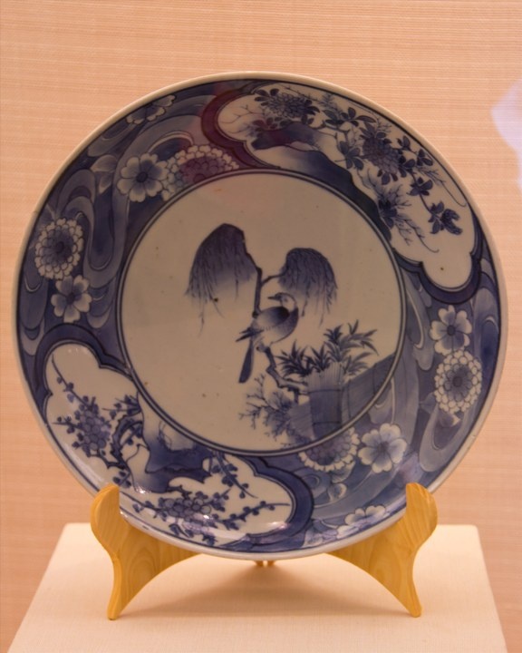 日本大阪市立东洋陶瓷美术馆 - 青花垂柳鸟纹盘 br />