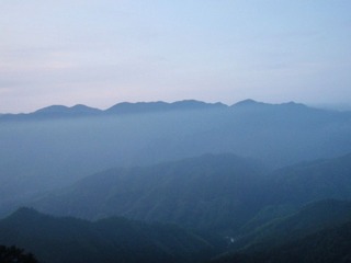 清晨的山腰