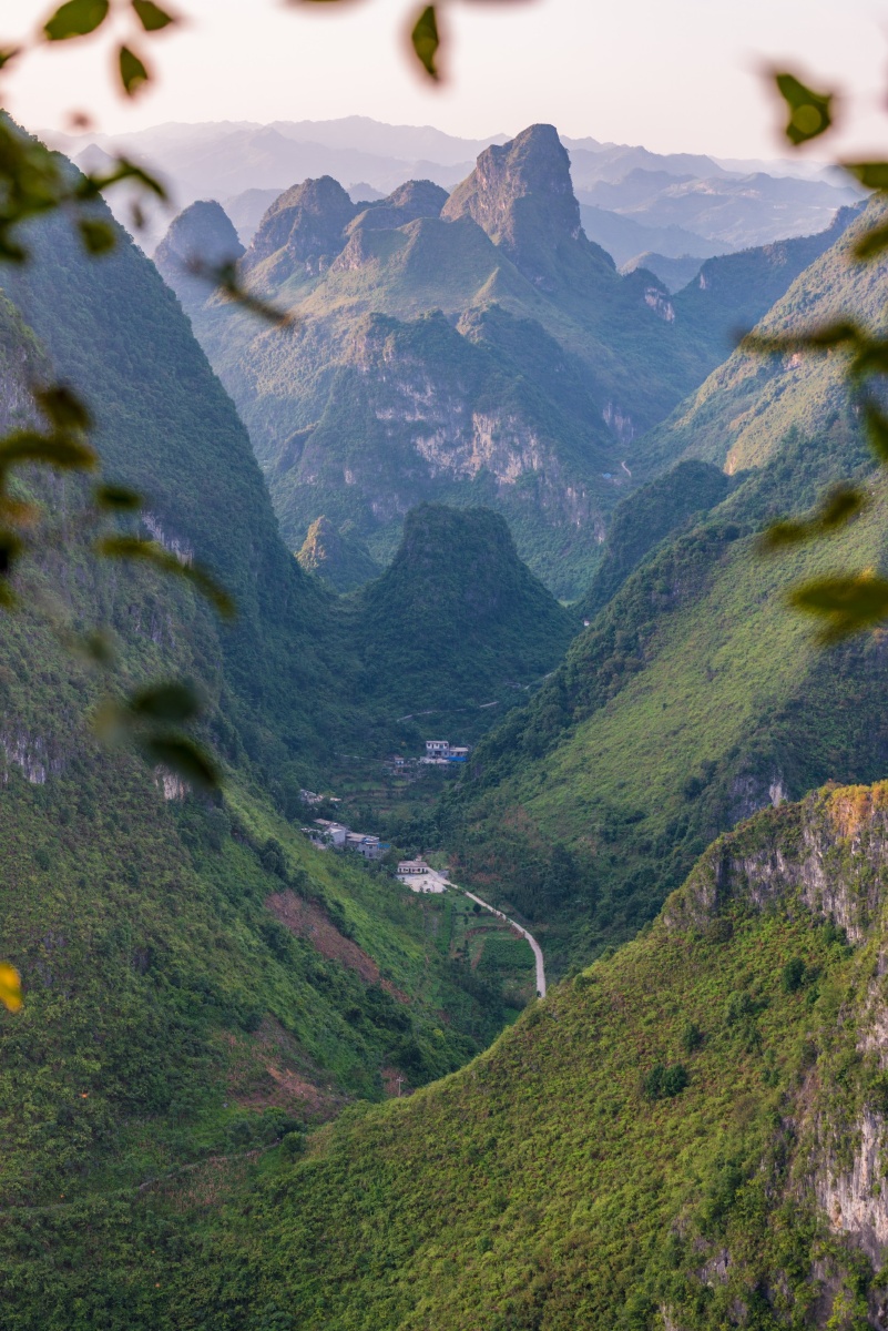 村在山上村在山下广西凤山