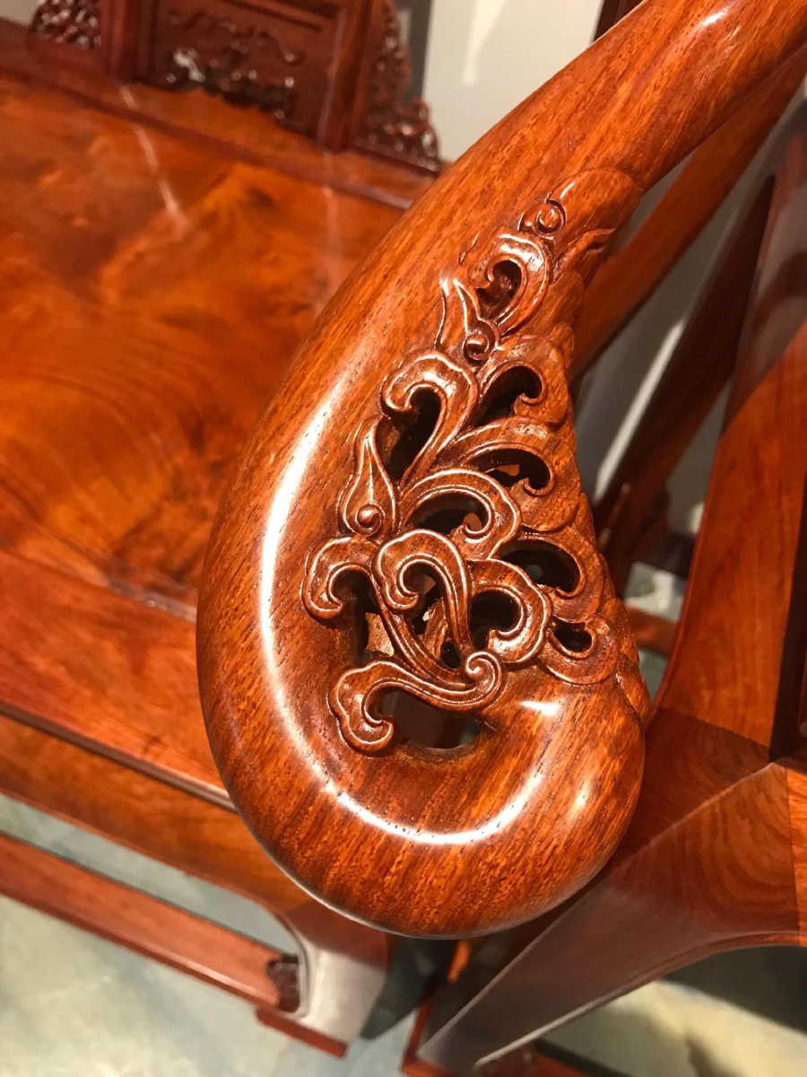 细节细致入微的皇宫椅扶手