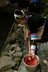 新娘打水