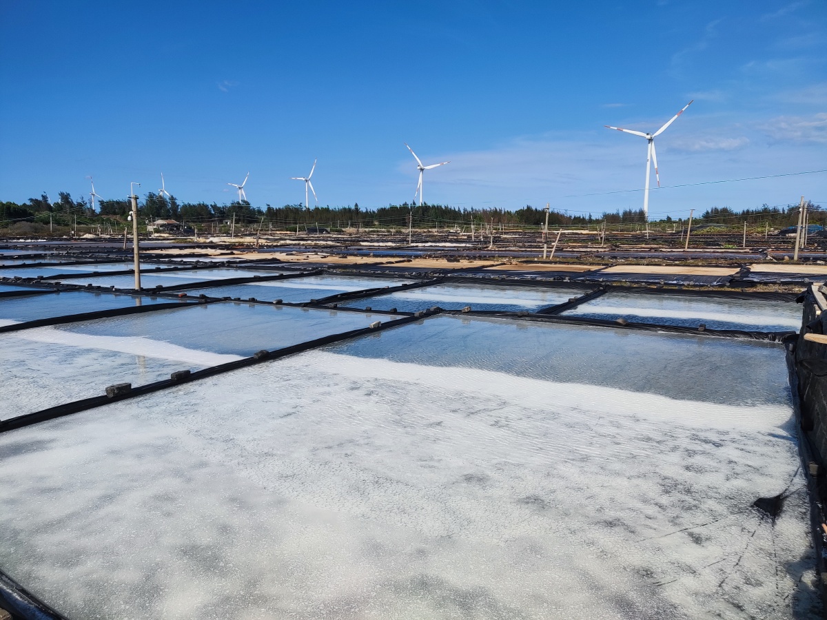 风平浪静的内陆海盐田