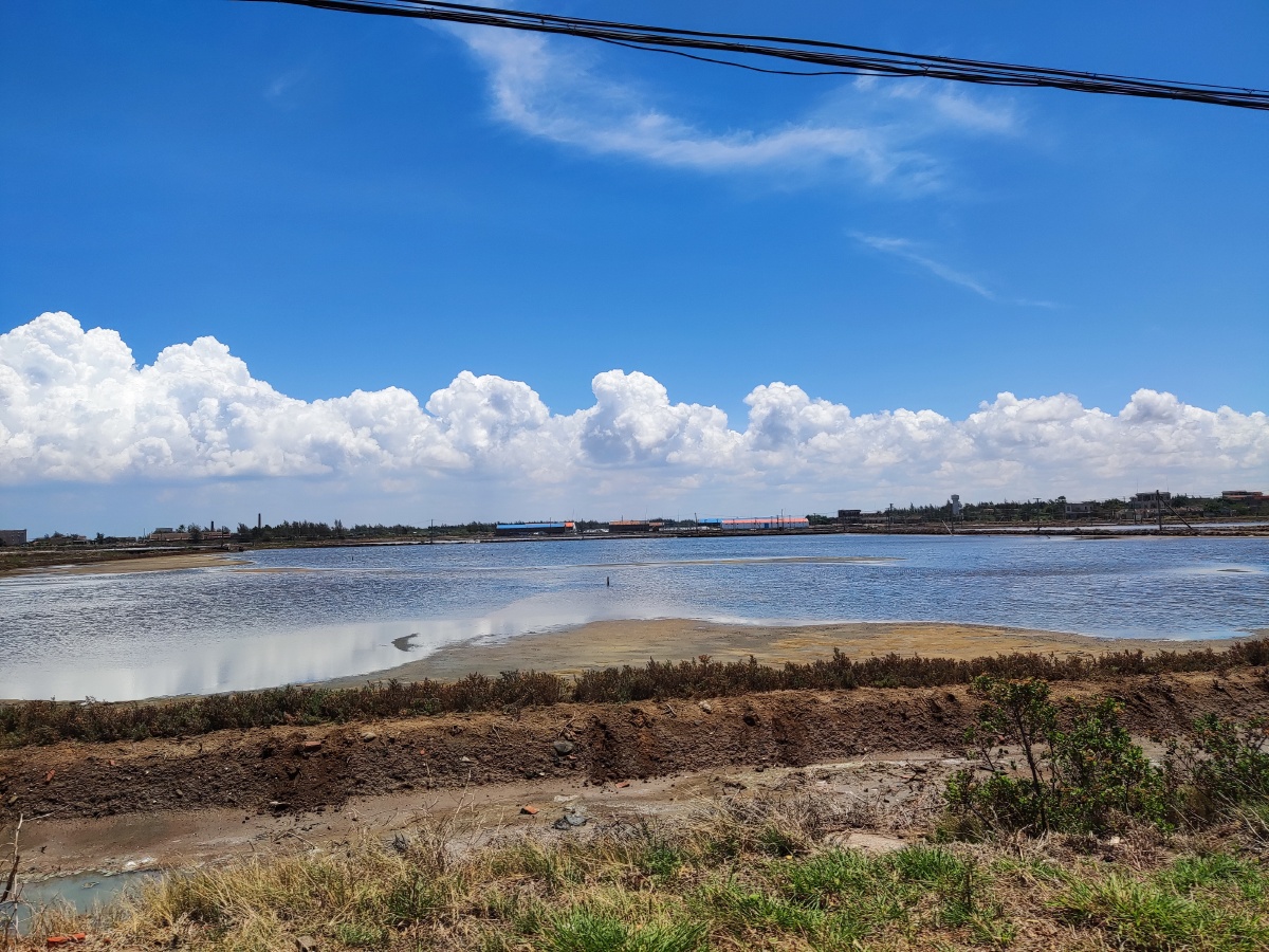 风平浪静的内陆海盐田