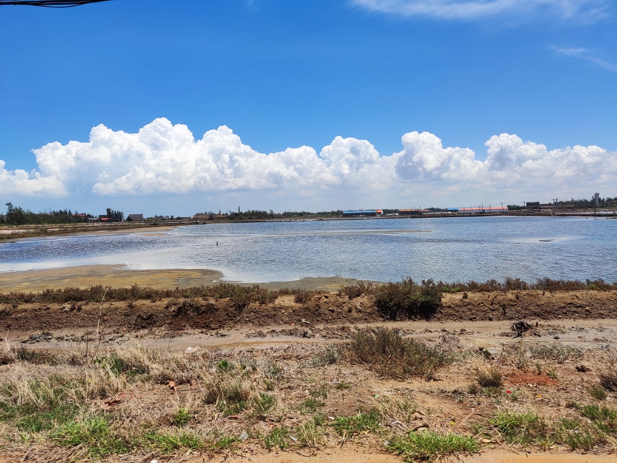 风平浪静的内陆海盐田